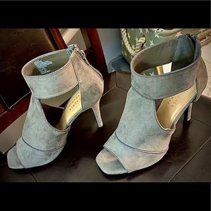 Grey heels with a pep toe and zipper in back